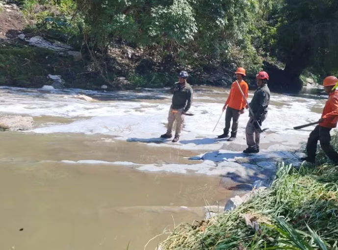 Hallan cuerpo de motociclista arrastrado por la corriente en Chiapas