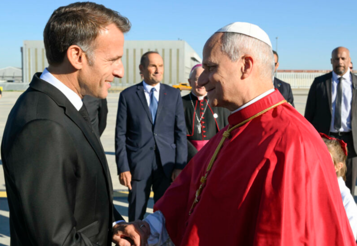 Papa alerta desde Francia sobre proliferación de armas nucleares