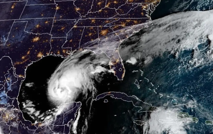 Huracán Isaías provoca alerta por lluvias en Quintana Roo