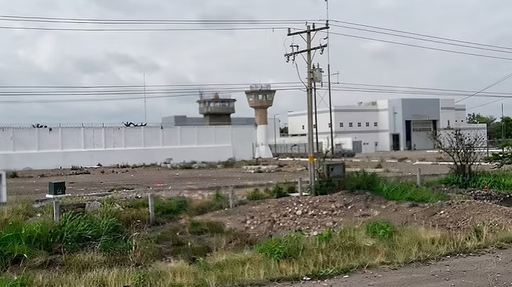 Reportan disparos y riña dentro de penal en Sinaloa