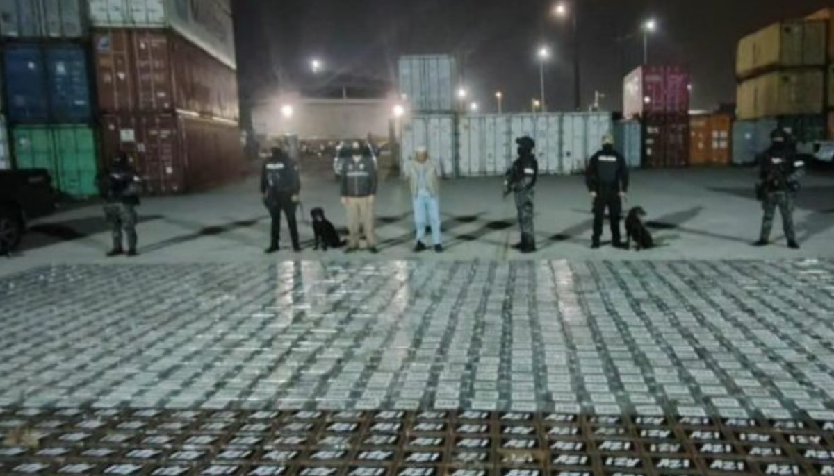 Ecuador decomisa 1.6 toneladas de cocaína rumbo a México