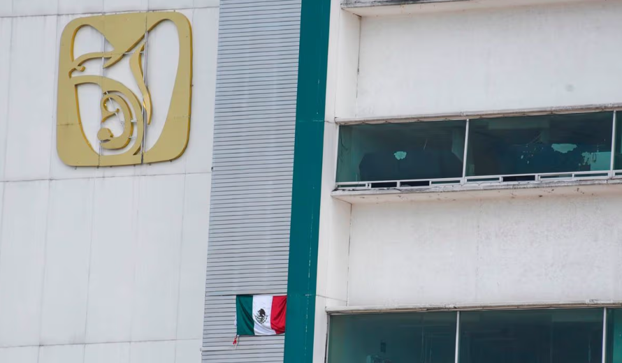 Trabajadores del IMSS recibirán aumento del 8%; anuncian 31 mil cirugías adicionales