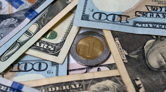 Dólar alcanza los 18.85 pesos y presiona a la moneda mexicana