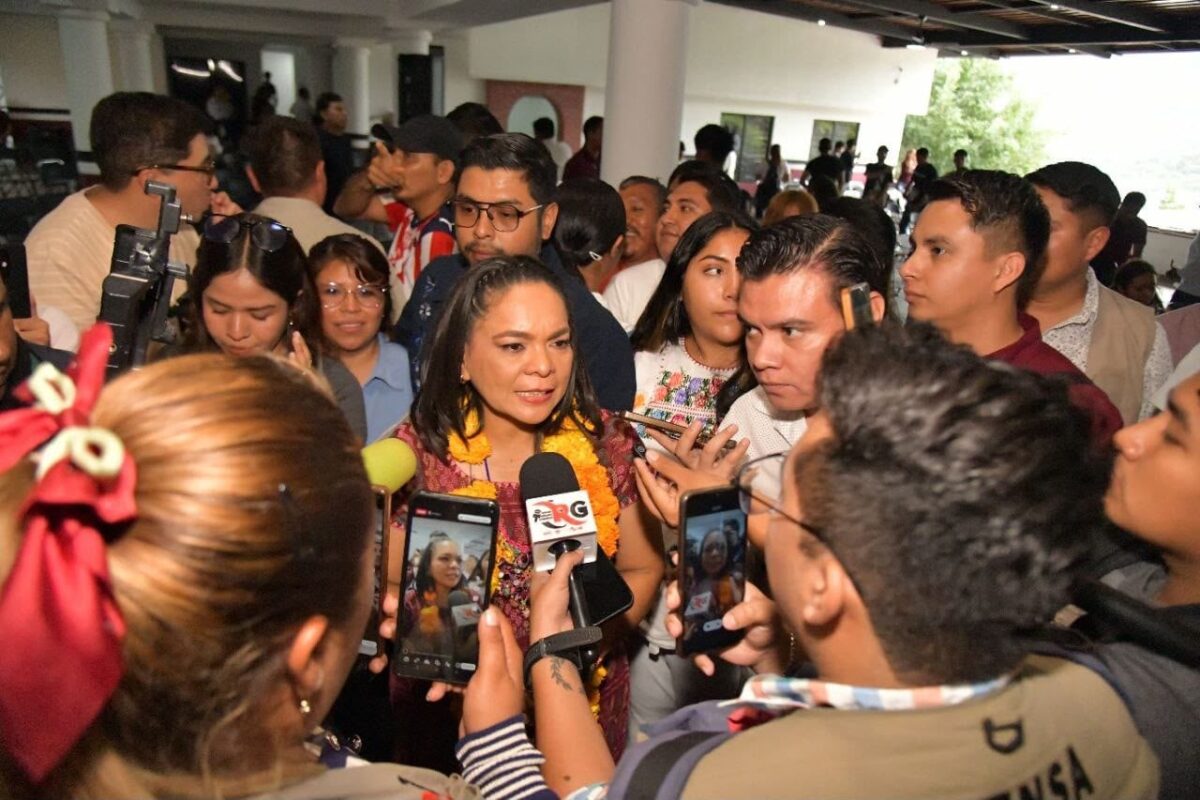 Crece economía de Guerrero 2.7%; Mojica reconoce a Evelyn Salgado