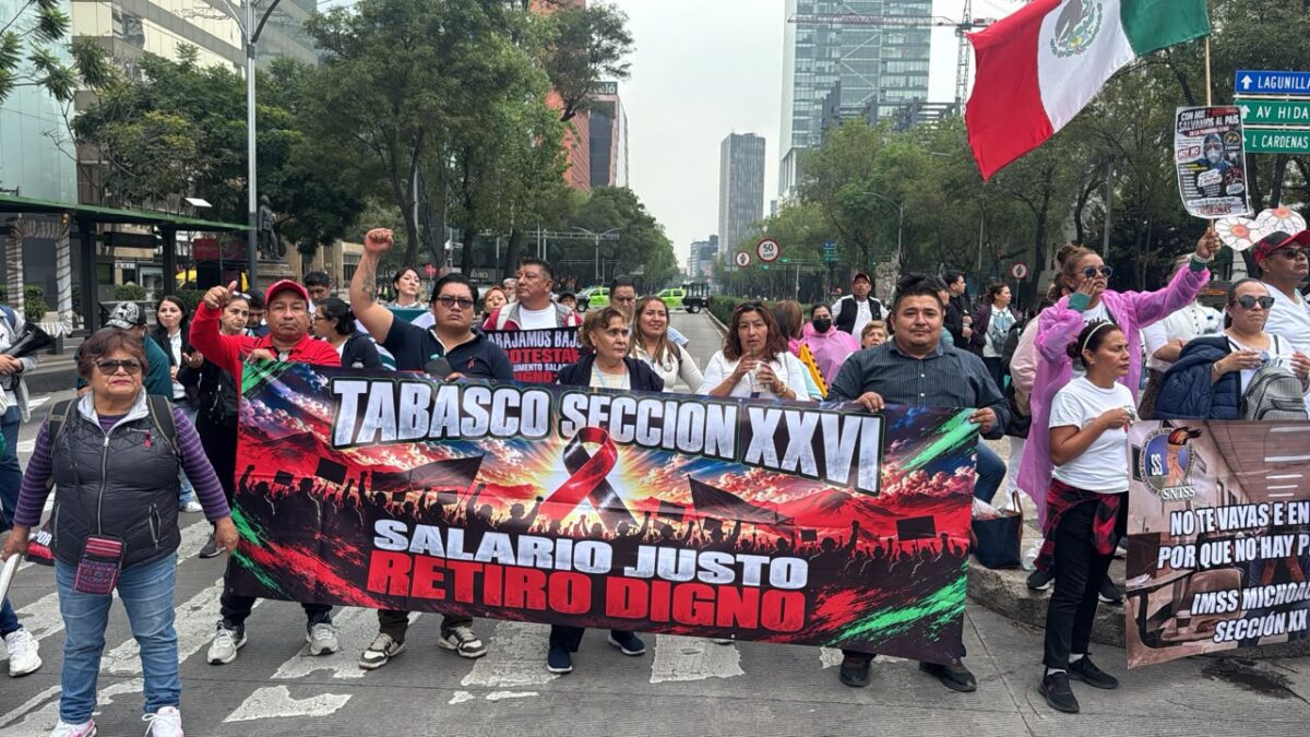 Trabajadores del IMSS mantienen plantón en Reforma; anuncian nueva marcha