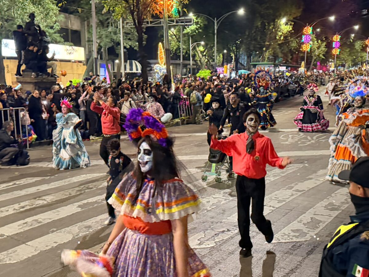 Catrinas llenan de tradición las calles de la  CDMX